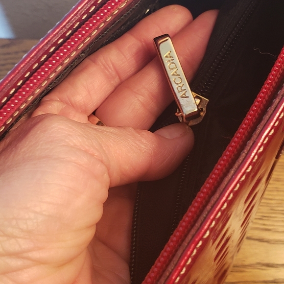 ARCADIA RED PATENT LEATHER EMBROSSED BAG - Picture 6 of 16